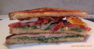 New York Club szendvics félbevágva